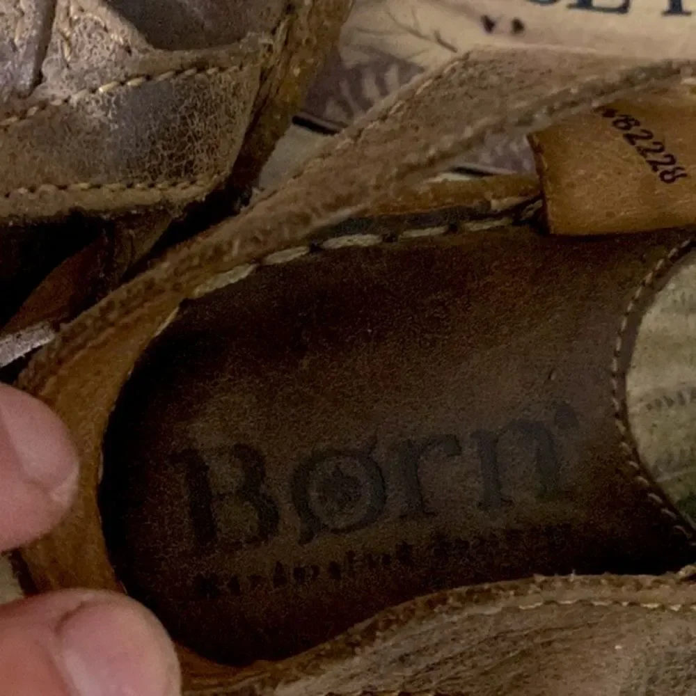 Born sandals